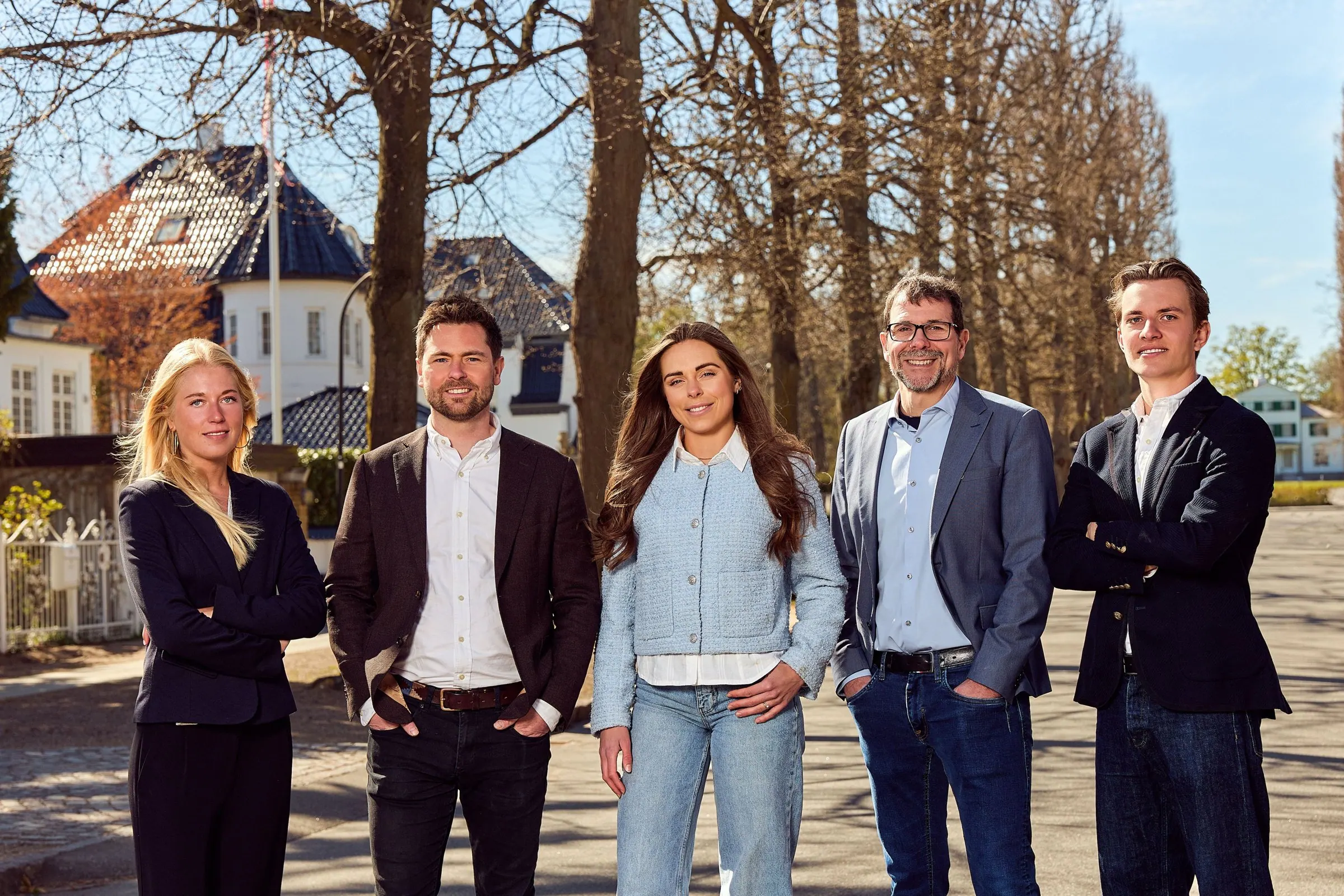 Habitats team foran kontoret i Hellerup
